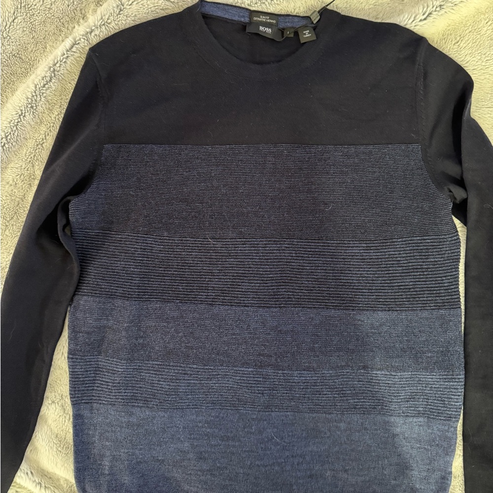 Men’s size large Hugo Boss sweater
